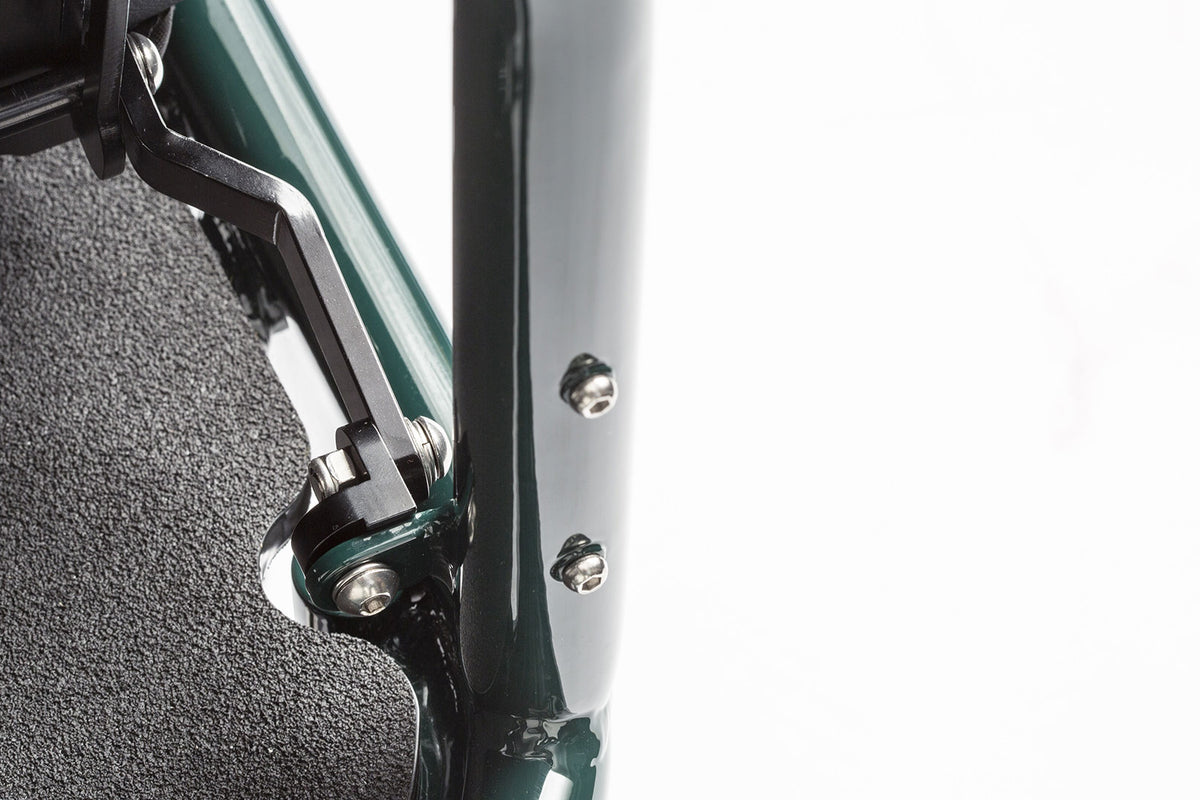 Race Bullitt with a Foldable Seat, Bolts close up
