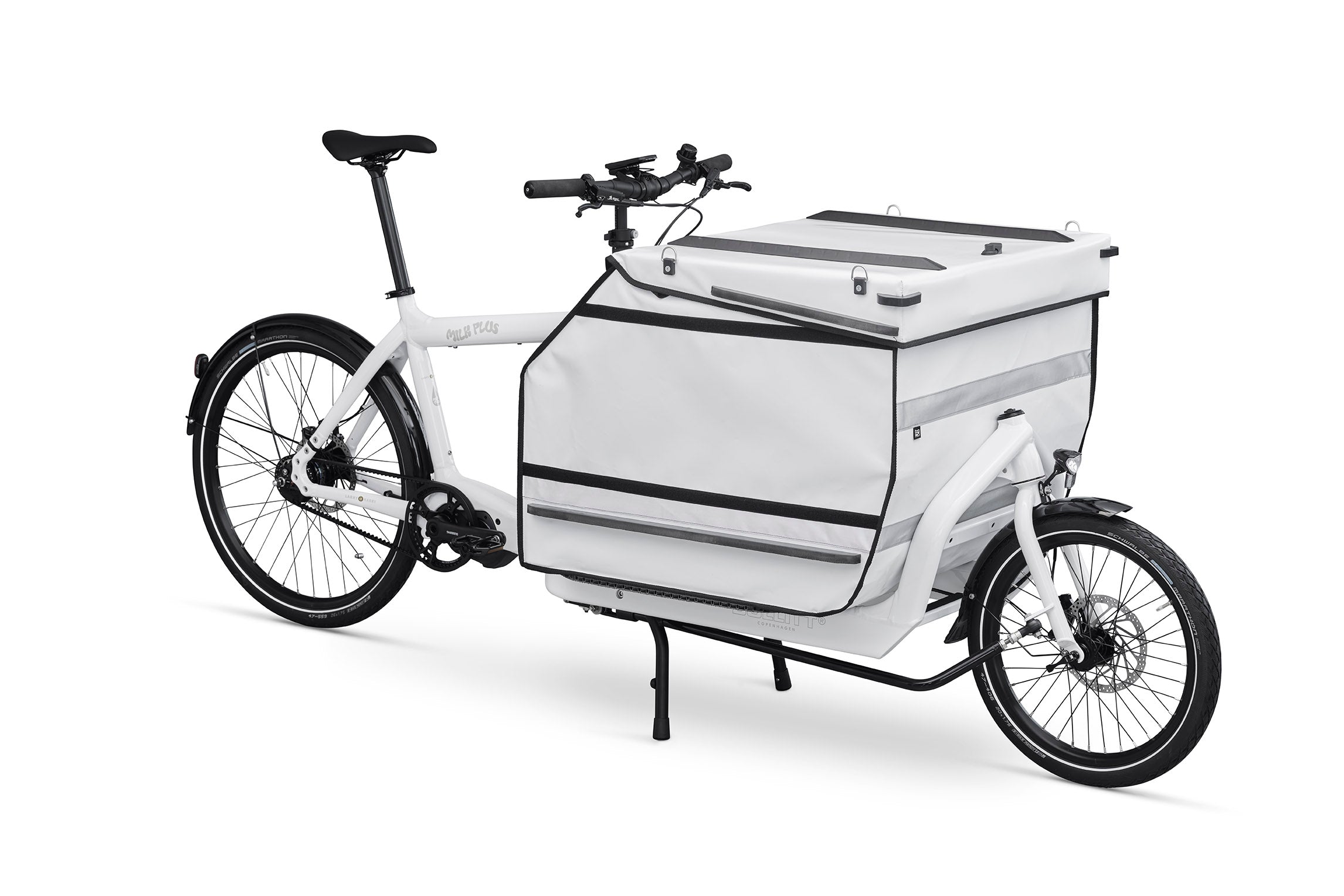 A white Bullitt cargo bike with a white cargo box in the front load area. The cargo box has a lid with a lock and plastic bumbers on the sides, corners and top, as well as reflexes in seveal places.