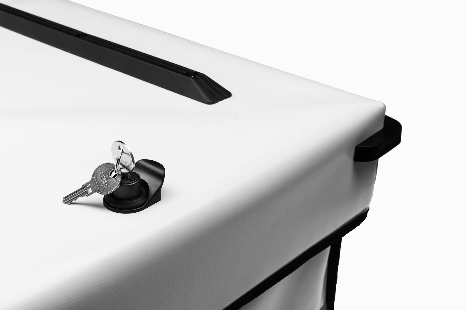 White BagPRO box for Bullitt cargo bikes, with the lid closed and a key in the lock