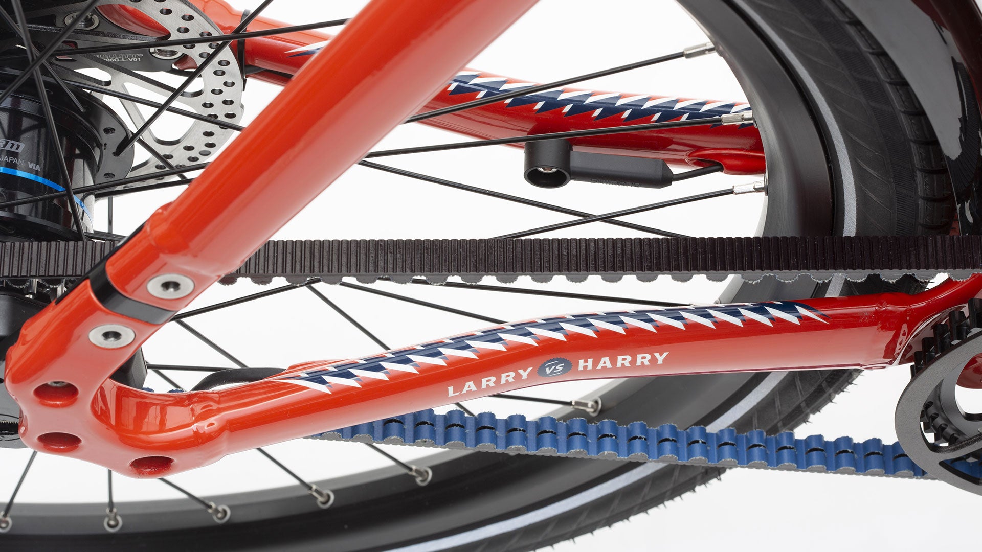 Closeup of the Gates carbon belt mounted on a Bullitt