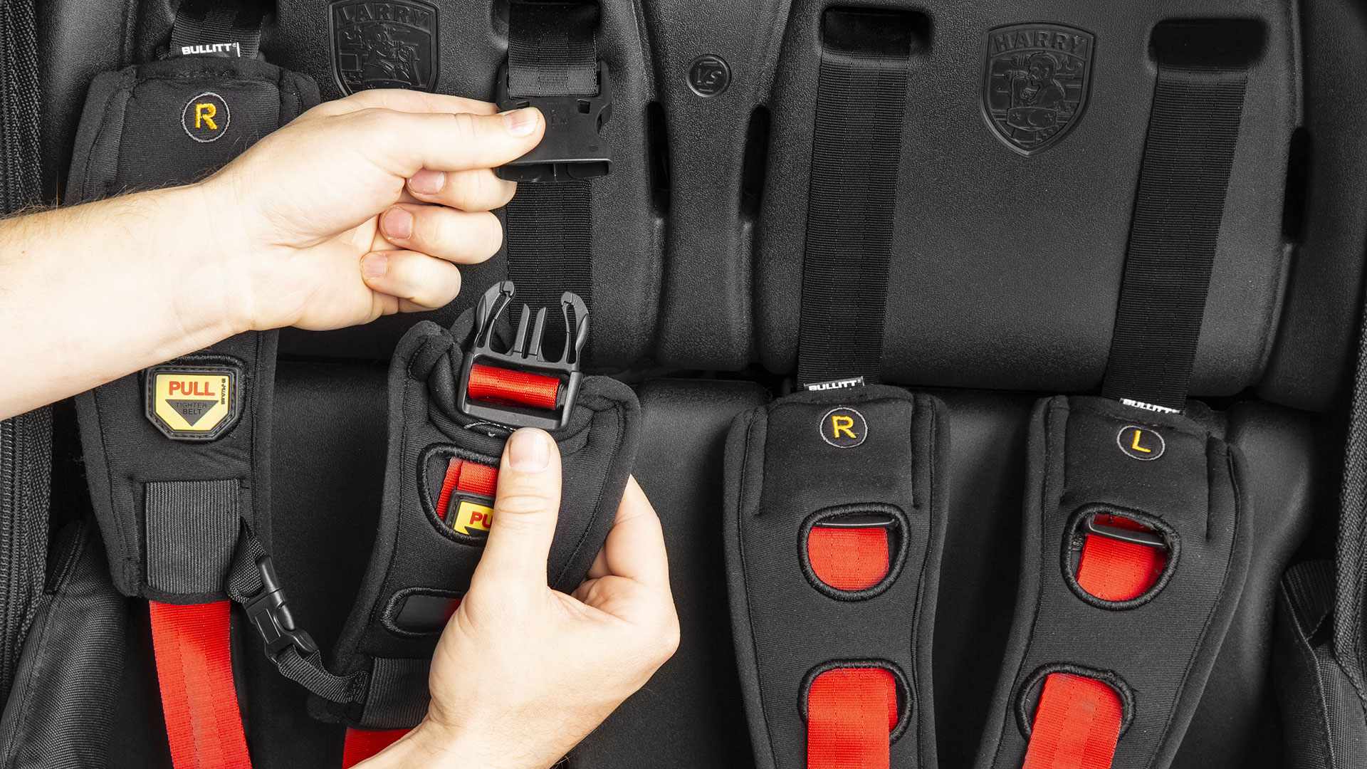 Seatbelt for twin seat